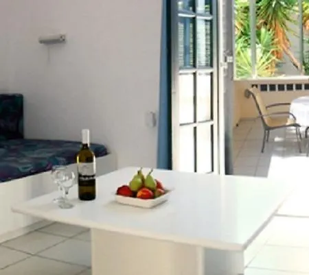 Aigialis & Studios Apartment