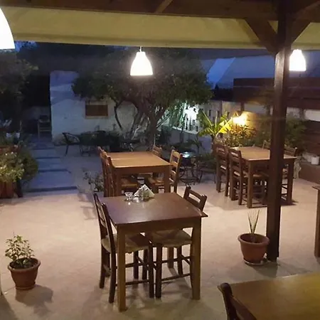 Aigialis & Studios * Kokkini Hani